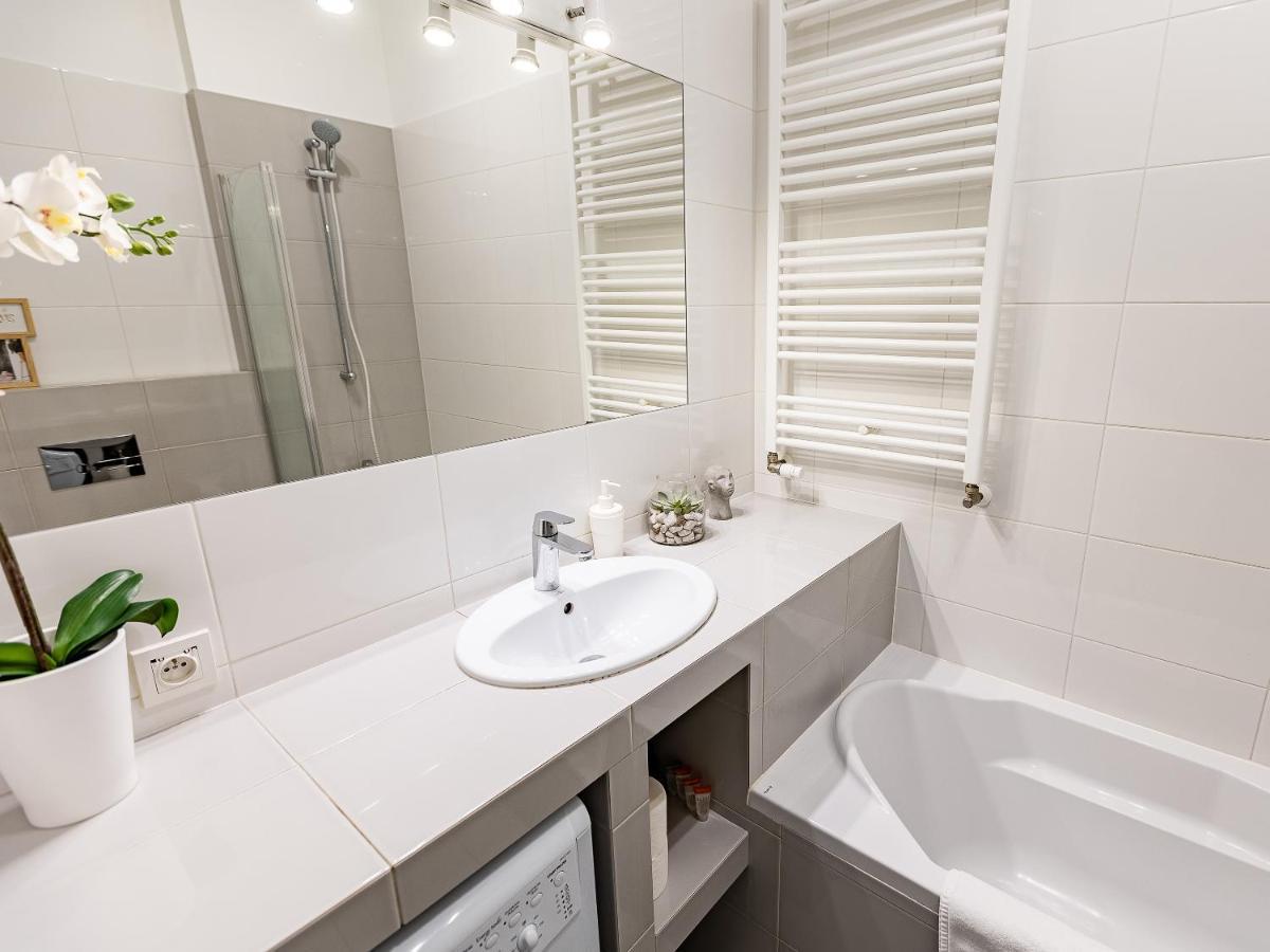 Kolejowa Aparthotel Варшава Экстерьер фото